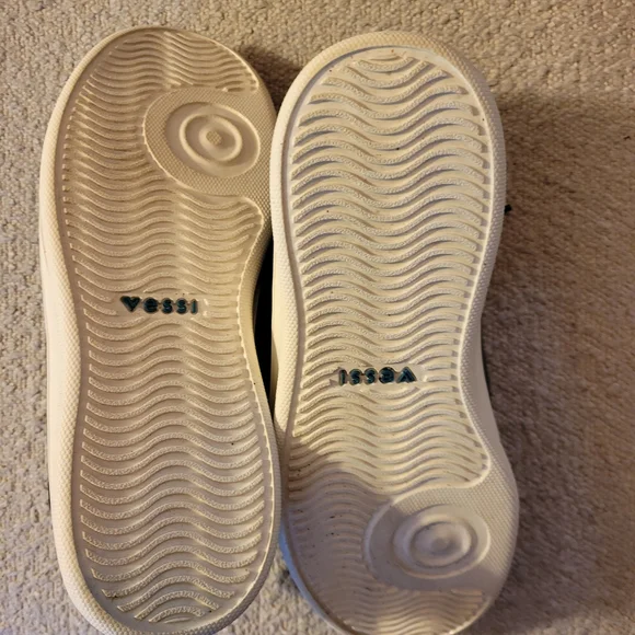 Vessi Courtside Classic Women's Waterproof Sneakers - Picture 4 of 6